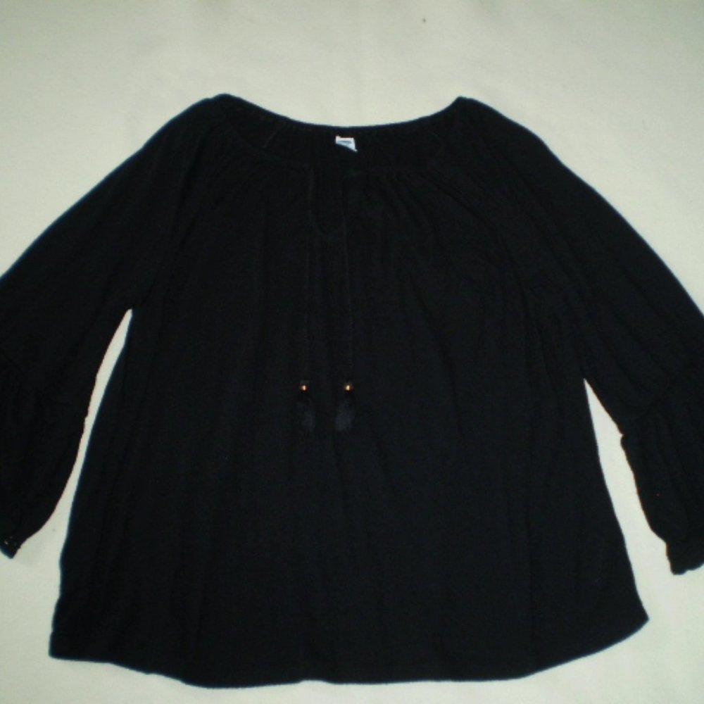 SIZE: MED.~OLD NAVY BLACK CRINKLE PHEASANT TOP-NEW